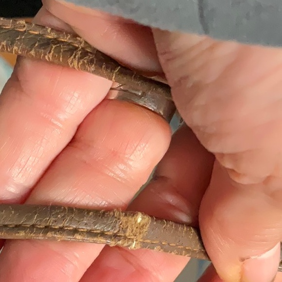 Pick One Get One Used Lux Gucci crossbody!Minor Crack On Brown Strap finale sale - Picture 2 of 3